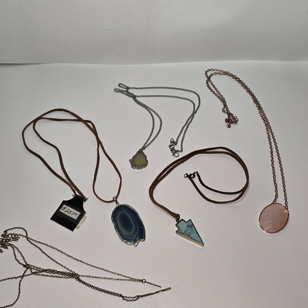 Elegant Blue and Gold Pendant Necklace